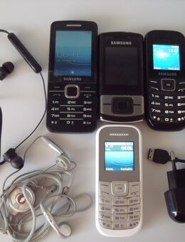 Gebrauchte Handys ,Samsung , 4 Stück + 2 Kopfhören . - Aachen