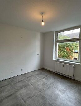 Altbaucharme in Essen-Kray! Renovierte 2-Zi-Whg zu vermieten - Essen