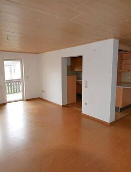 Offen gestaltete 2-Zimmer-Wohnung mit Einbauküche und Balkon in Dörfles-Esbach - Dörfles-Esbach