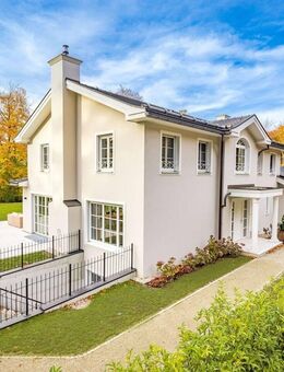 Klassisch-luxuriöse Villa von 2018 mit traumhaftem Seeblick in ruhiger Lage - Herrsching (Ammersee)