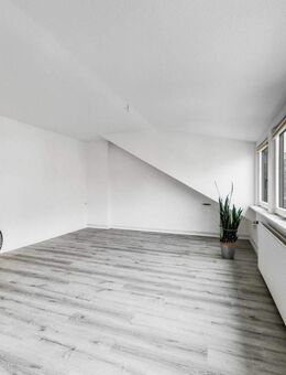 Charmante Dachgeschosswohnung im begehrten Stadtteil Walle - Bremen