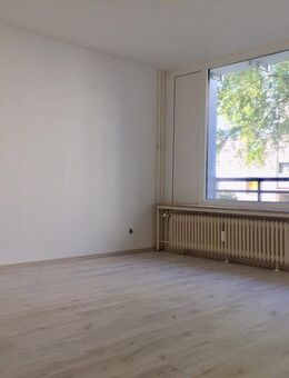 Moderne 3-Zimmer-Wohnung mit grauem Laminat in Monheim am Rhein - Monheim (Rhein)