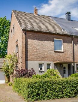 Mit viel Potenzial: Solides Reihenendhaus mit Garage auf großem Grundstück in Bremen-Lüssum - Bremen