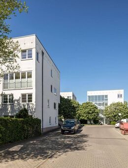 Bezugsfreie Zweizimmerwohnung mit Wintergarten im Süden von Berlin mit Stellplatz - Berlin