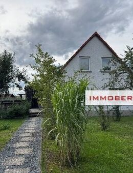 IMMOBERLIN.DE - Charmantes Einfamilienhaus mit Ausbaupotenzial, Südwestgarten & Garage in ländlicher Lage - Britz