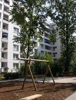 Großzügige 3 Zimmerwohnung mit Balkon-wird saniert - zum 01.09.25 - Düsseldorf