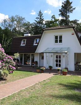 Einzigartiges Immobilienensemble in herrlicher Lage - Stilvoll wohnen auf 7.500 m² mit Bachlauf - Stelle