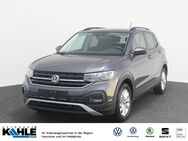 VW T-Cross, 1.0 TSI Life vor, Jahr 2022 - Hannover