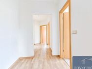 ***niedliche 2 Raum Dachgeschosswohnung mit Balkon ins Grüne in Zwickau zu vermieten *** - Zwickau