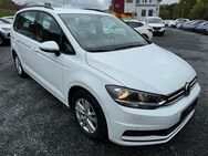 VW Touran, 2.0 TDI Comfortline PDCvo hi Business Paket Massagefunktion Touchscreen, Jahr 2019 - Boxberg (Baden-Württemberg)