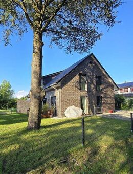 Neuwertige Doppelhaushälfte mit 5 Zimmern auf fast 400m² Grundstück (Quickborn bei Hamburg) - Quickborn (Landkreis Pinneberg)