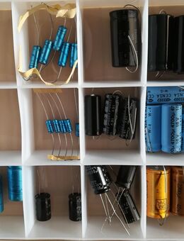 Kondensatoren, Elektrolyt, Sortiment, 34 Teile, Kapazitäten von 1uF bis 4700uF,  Spannungen von DC12V bis DC350V, polarisiert - Fürth