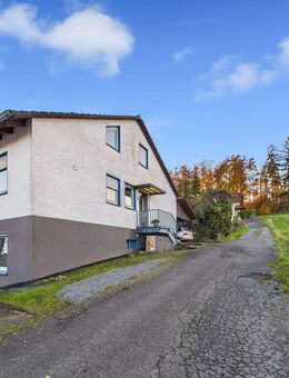 Zweifamilienhaus mit vermieteter Einliegerwohnung in ruhiger Lage - Oberaula