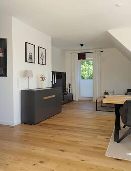 Traumhafte 3-Zi.- DG-Wohnung mit tollem Studio! - Stelle