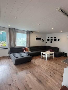 Neunkirchen-Seelscheid: Bezugsfreies Zweiparteienhaus in ruhiger Wohnlage - Neunkirchen-Seelscheid