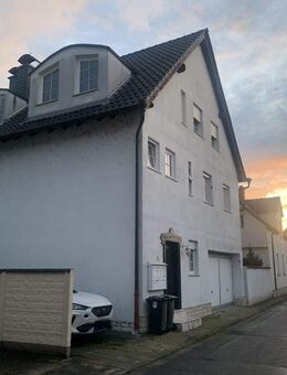 Lichtdurchflutete Maisonette mit Dachstudio, Balkon und Garage - komplett möbliert! - Griesheim