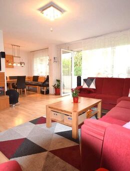 Gut aufgeteilte 4,5- Zimmer- EG- Wohnung mit TG-Platz und Blick ins Grüne - Ludwigsburg