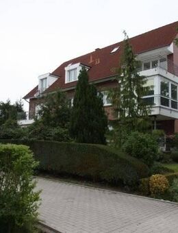 Schöne Dachgeschosswohnung - Oldenburg