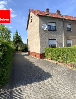 Großzügige Doppelhaushälfte in ruhiger Wohnlage - Unterwellenborn