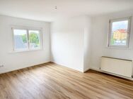Erstbezug nach Sanierung! Charmante 3-Zimmer-Altbauwohnung mit Vesteblick, Einbauküche und Stellplatz in Rödental - Rödental