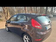 Ford Fiesta 1,25 60kW Klima AHK + TüV neu bis 2027 - Hamburg