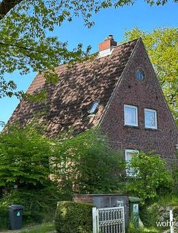 Mönkeberg: Charmantes Einfamilienhaus mit hohem Renovierungsbedarf in Traumlage fußläufig zum Wasser - Mönkeberg