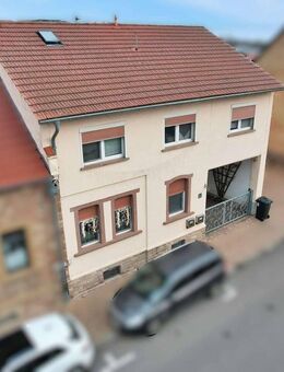 Einfamilienhaus mit 2 Bädern und Innenhof in Frei-Laubersheim - Top Lage mit guter Verkehrsanbindung - Frei-Laubersheim