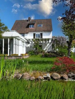 Großzügiges Einfamilienhaus mit Charme, Pool und traumhaftem Garten in bester Lage von Lüneburg - Lüneburg