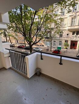 Charlottenburg: Eislebener Str: LEERE 4-Zi-Whg, 92m² - 1.OG + SÜD-Loggia - FREI SOFORT - Berlin