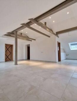 Sofort frei! Einzigartige DG-Wohnung mit mediterranem LUXUSBAD, **4 m hohe Decken**Terrassenanteil**FERNWÄRME** - Wächtersbach