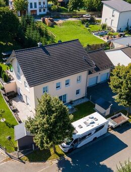 Großzügiges Einfamilienhaus mit Einliegerwohnung und Doppelgarage in Bayerbach bei Ergoldsbach! - Bayerbach (Ergoldsbach)