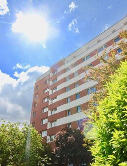 2 Zimmer - 60 m2 - toller Schnitt 2 Zimmer + Loggia + Tiefgarage + Keller - Thiedeweg - Hamburg