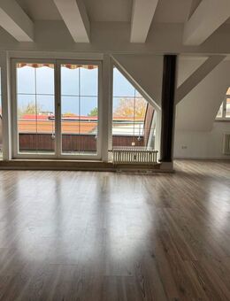 Wohnen im Herzen von Pirna - Großzügige Dachgeschosswohnung mit Terrasse und EBK - Pirna