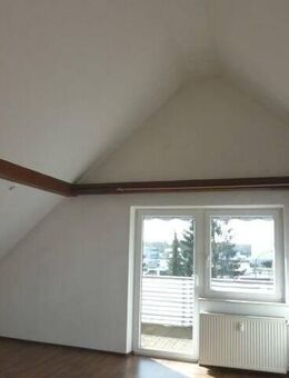 Interessante 3-Zi-DG-Wohnung, großer Balkon, EBK, in kleiner Wohneinheit - Nersingen