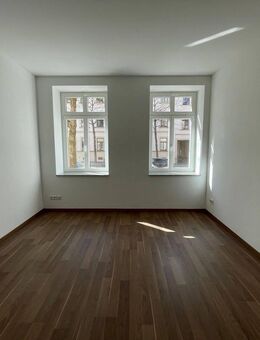 mit 360° Rundgang! Sanierte 2 Zimmer mit Balkon + großer Küche am Brühl! - Chemnitz