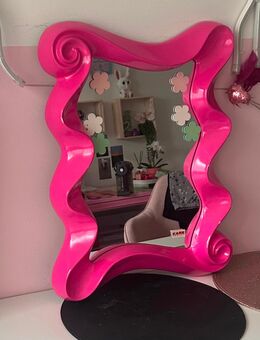 KARE Design Spiegel mit pinkfarbenen Rahmen - Krefeld