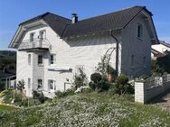 Exklusives Traumhaus in Liebenau: Hochwertiges Wohnhaus mit Einliegerwohnung, Doppelgarage und großem Garten - Liebenau (Hessen)