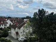 Hermann Immobilien: Sonnige 2,5 Zimmerwohnung mit Weitblick - Sulzbach (Taunus)