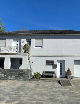 RESERVIERT - Moderner Bungalow mit Einliegerwohnung, schöner EBK, 2 Terrassen, Pool & Sauna - Wassenberg