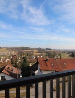 Ersteinzug nach Renovierung: Tolle 2-Zimmer-Wohnung mit Balkon und TG-Stellplatz - Bad Griesbach (Rottal)