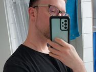 Ich (25, fit, 22.2cm) putze/bediene/diene dir nackt - Bielefeld