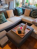 !! Schöne L - Couch mit Hocker abzugeben!! in 84494