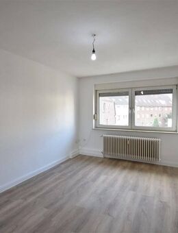 Ab sofort! Renovierte 2-Zi-Whg mit Balkon in DU-Neumühl - Duisburg