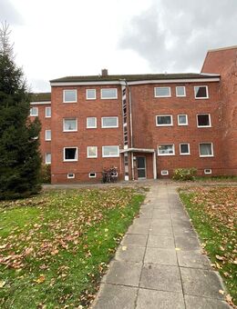 Frisch renovierte 3 Zimmer-Wohnung mit Balkon in der dritten Etage eines 6 Parteienhauses - Bad Bramstedt