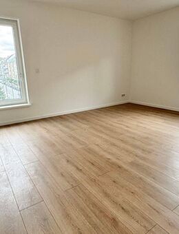 Nähe Burg und Uni ! Helle kernsanierte 2-ZW, 56 m², Laminat, 2.OG ohne Aufzug - Nürnberg