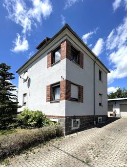 Sanierungsbedürftiges Einfamilienhaus mit traumhaftem Blick, Garten und Doppelgarage in Freital! - Freital