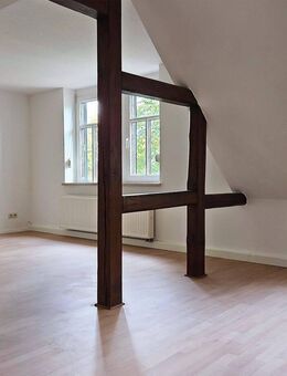 Gemütliche Dachgeschosswohnung mit Einbauküche und Stellplatz - Bernburg (Saale)