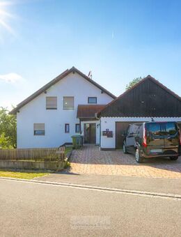 Renditestarkes 3 Parteiienhaus mit Photovoltaik und Wertsteigerungspotenzial in Hohenschambach! - Hemau