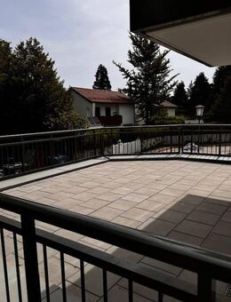traumhafte 2 Zimmerwohnung mit Ankleide 2 Balkonen / TG / EBK - München