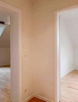 2 Zimmer-Wohnung mit Flair ( top renoviert) direkt am Hohenzollernplatz - München